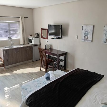 Bed and Breakfast Urban Manor Порт-Элизабет Экстерьер фото