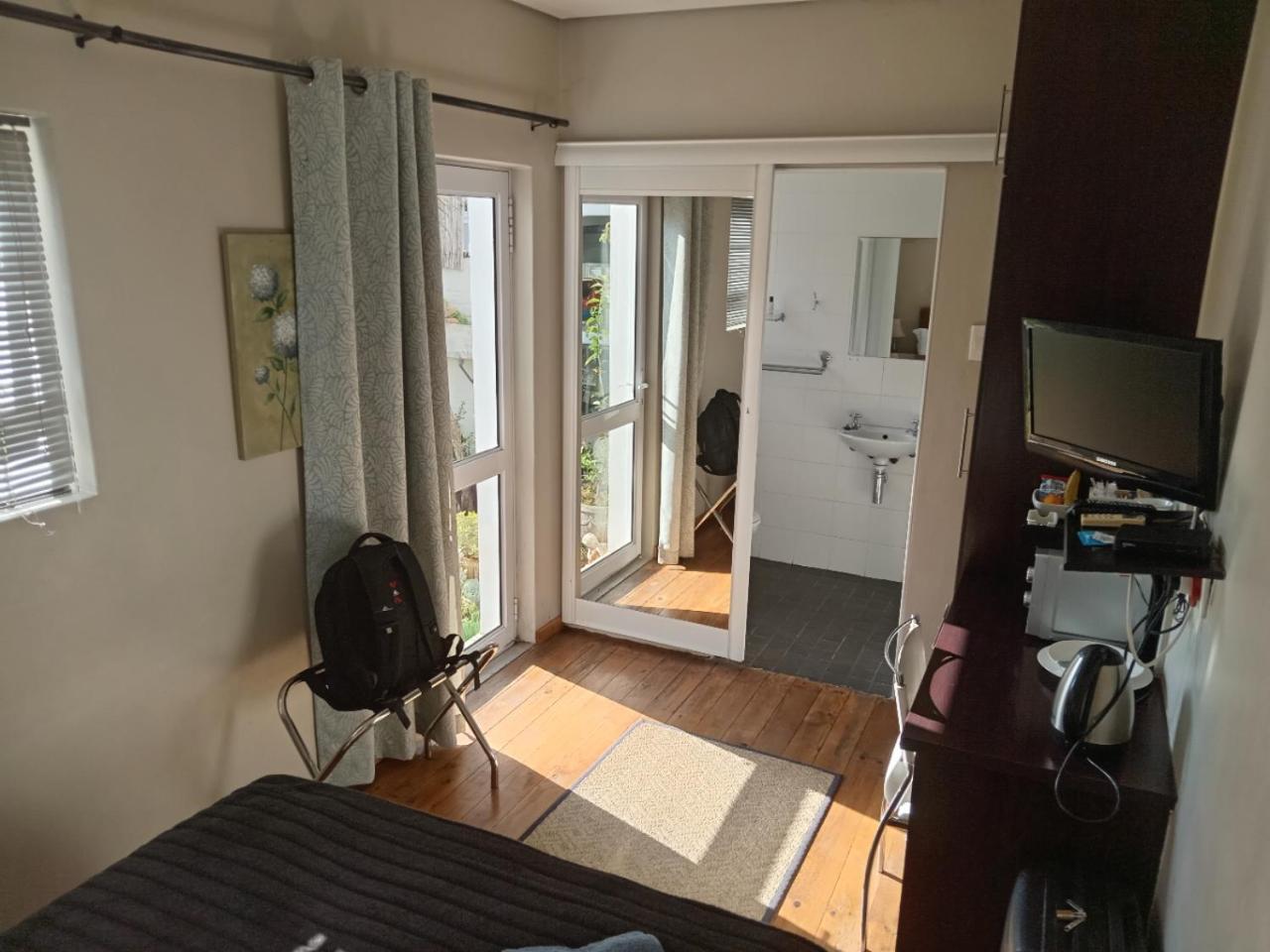 Bed and Breakfast Urban Manor Порт-Элизабет Экстерьер фото