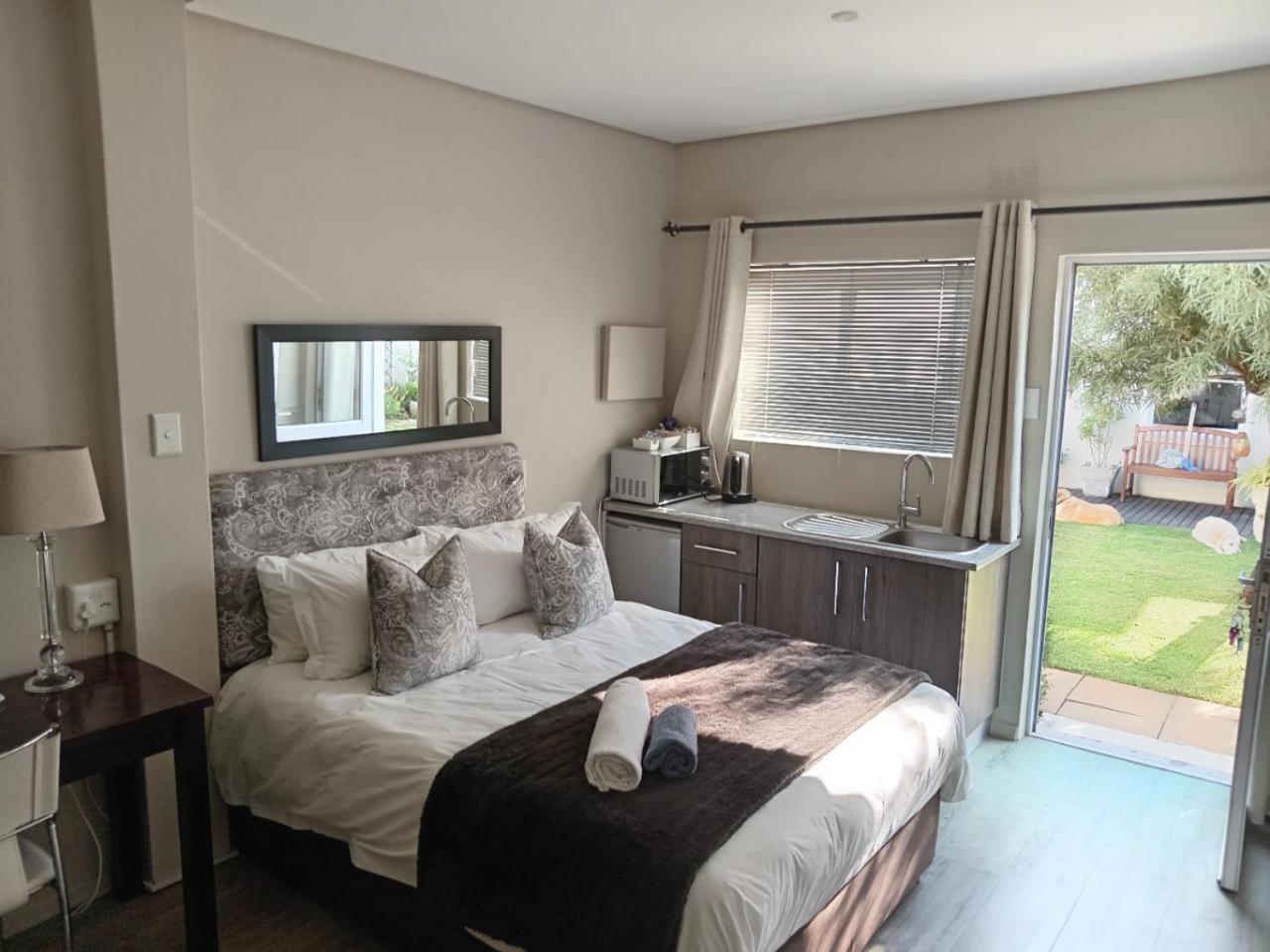 Bed and Breakfast Urban Manor Порт-Элизабет Экстерьер фото